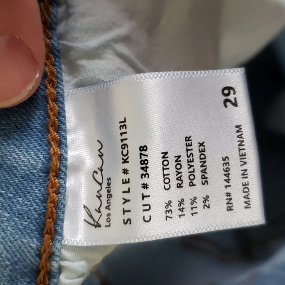 KanCan jean shorts, light wash, button fly, size 8/29 High Stretch Beach Vaca - Picture 7 of 11